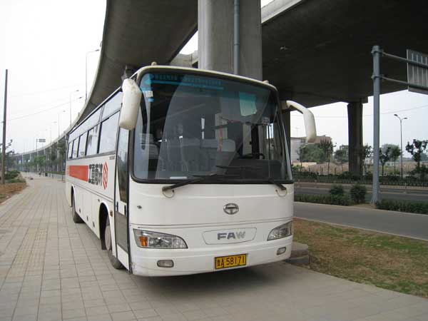 【鴻鳴包車(chē)】大巴租車(chē),乘風(fēng)破浪