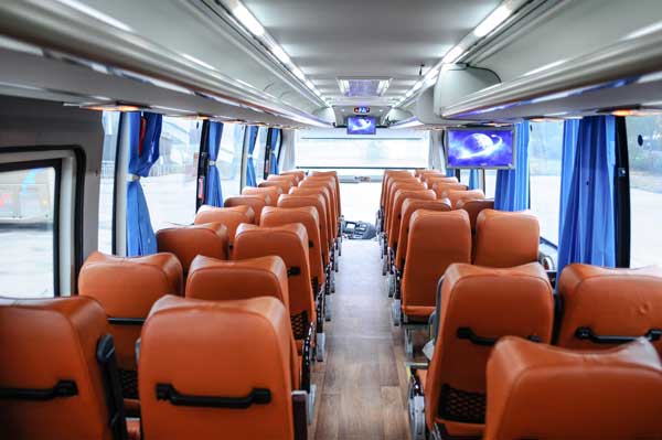 減輕企業(yè)資金壓力，緩解公司通勤問題（廣州公司班車租賃