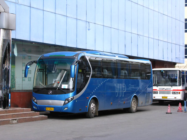 企業(yè)班車服務(wù)方案選擇中通大巴車作為班車費用多少？