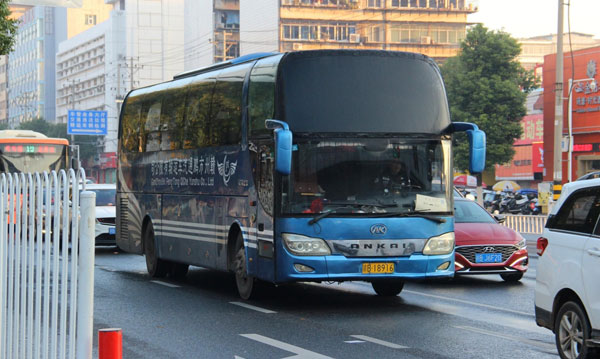 （深圳租大巴價(jià)格）主要受哪些市場因素影響？
