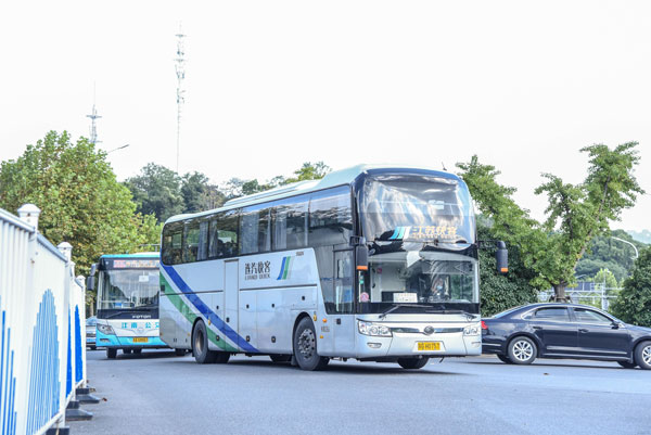 （公司班車租賃費用）為您的企業(yè)提供便捷、高效的出行解
