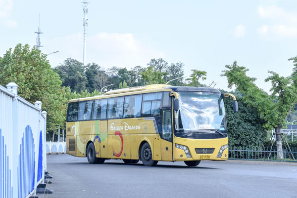 （企業(yè)租班車）企業(yè)節(jié)省成本提升效率選擇，租班車注意事